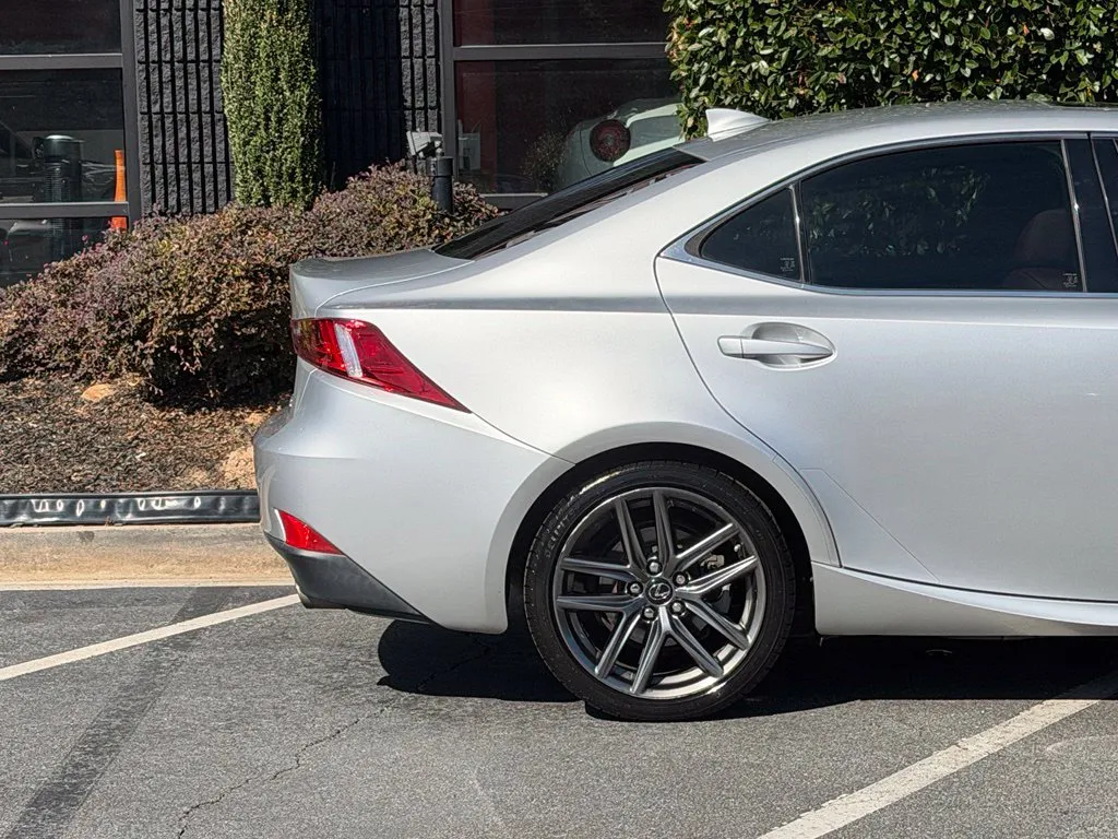 Lexus IS photo 21