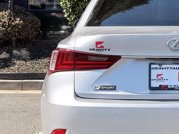 Lexus IS photo 15