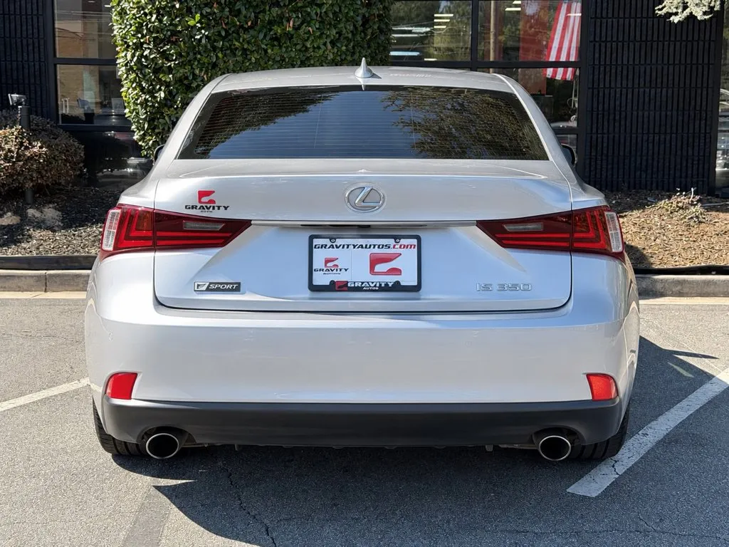 Lexus IS photo 14