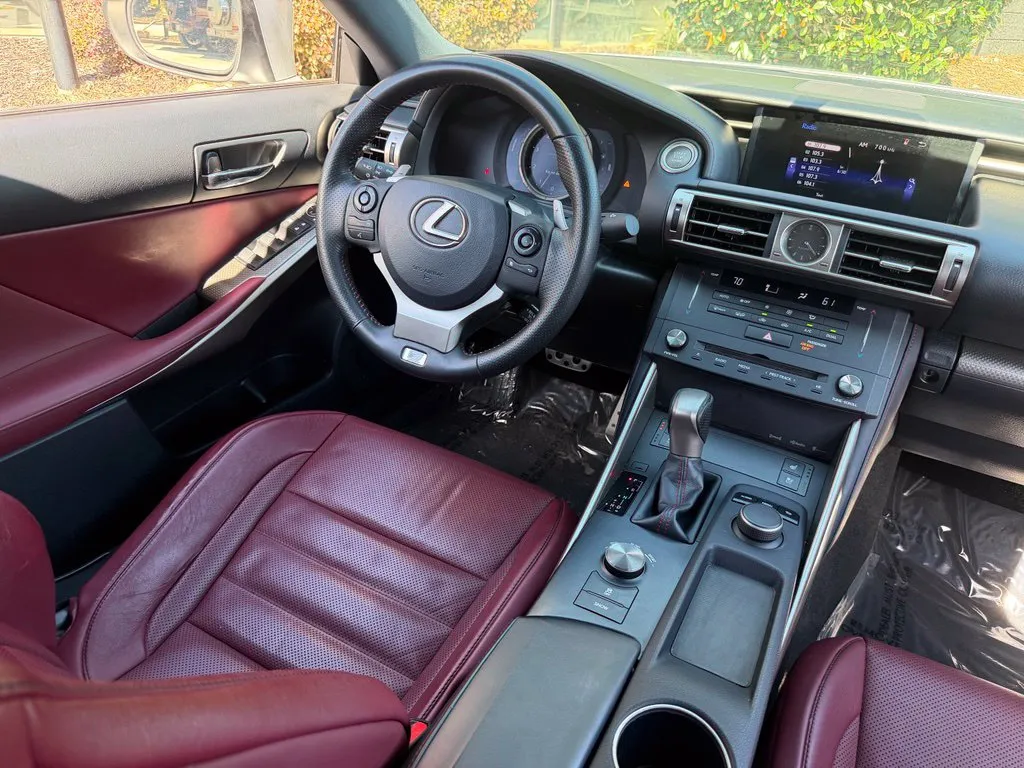 Lexus IS photo 40