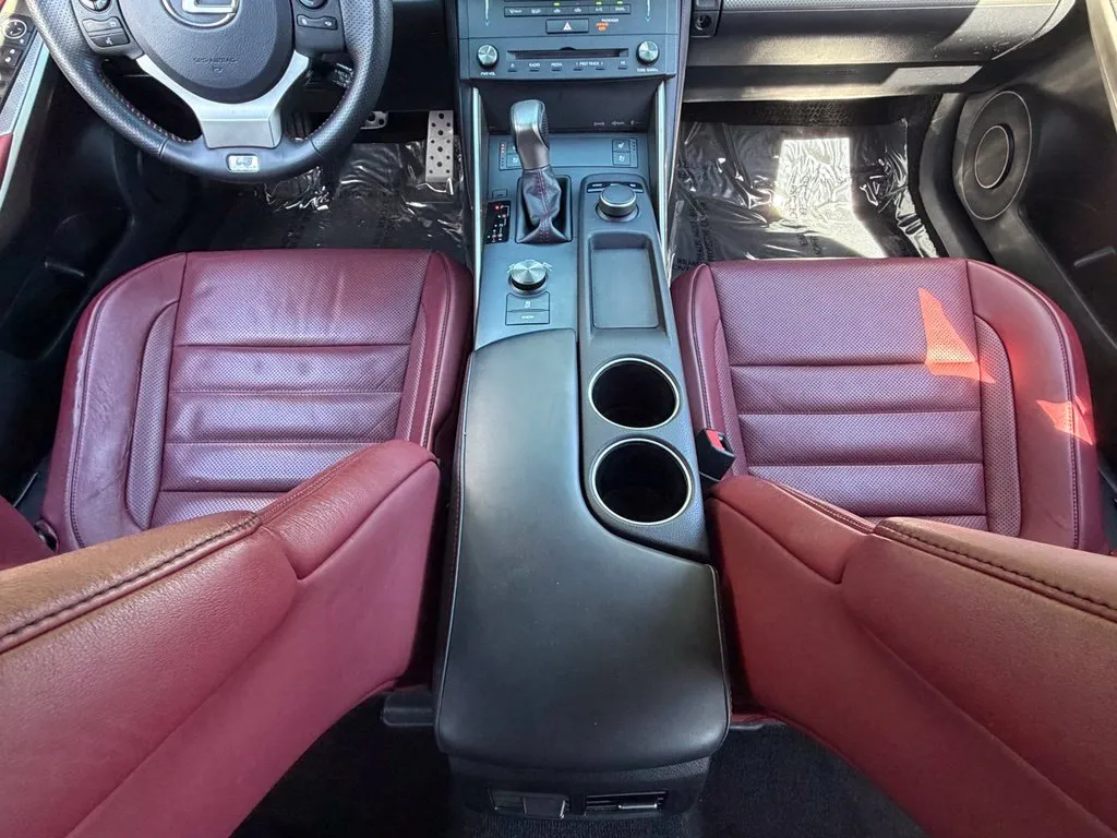 Lexus IS photo 49