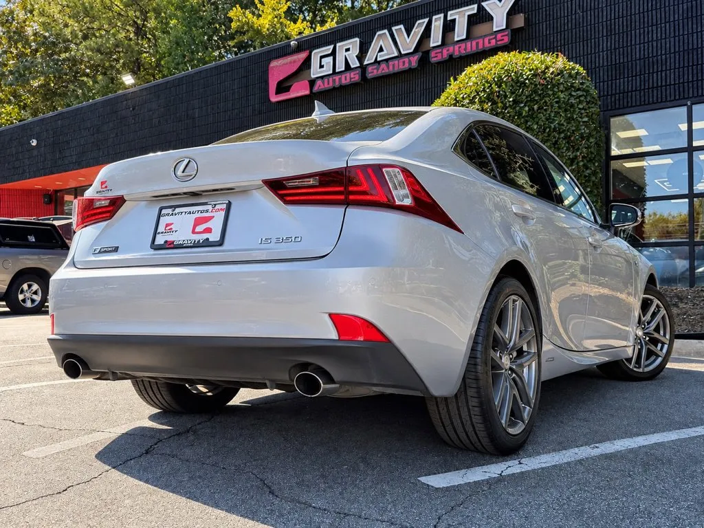 Lexus IS photo 13