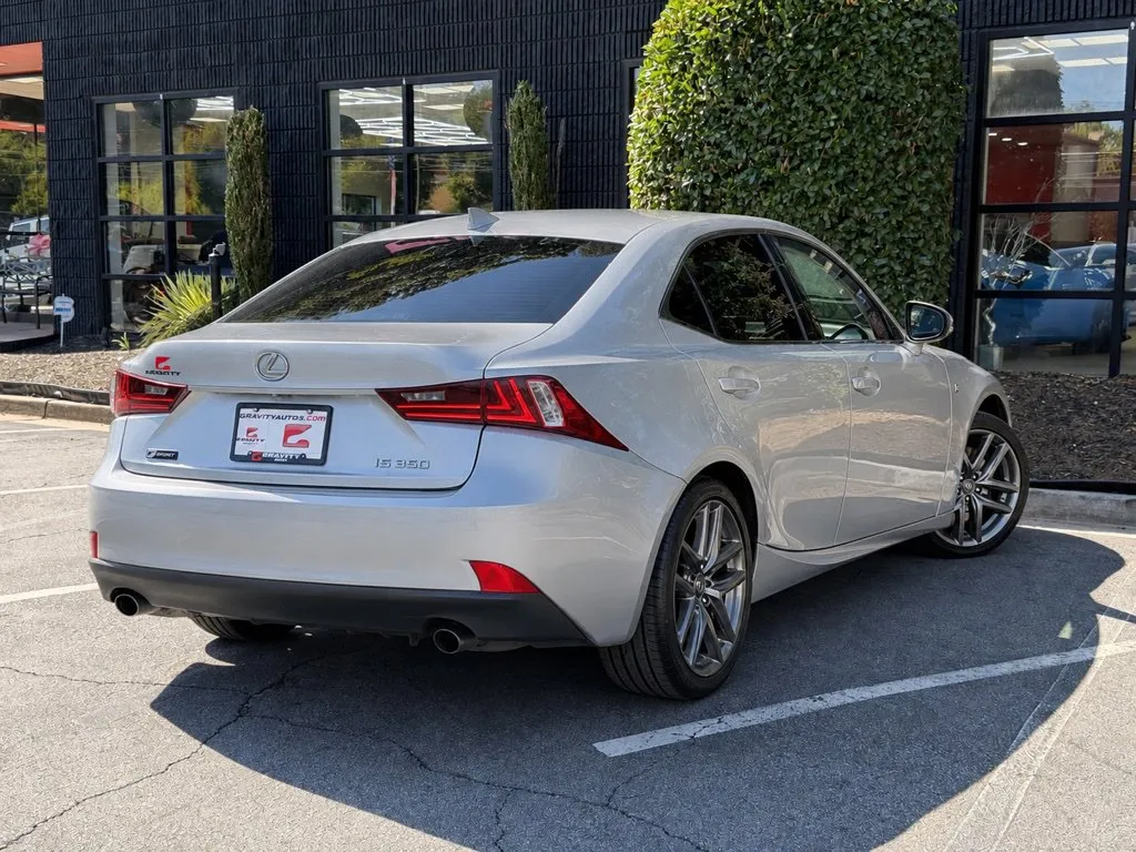 Lexus IS photo 12