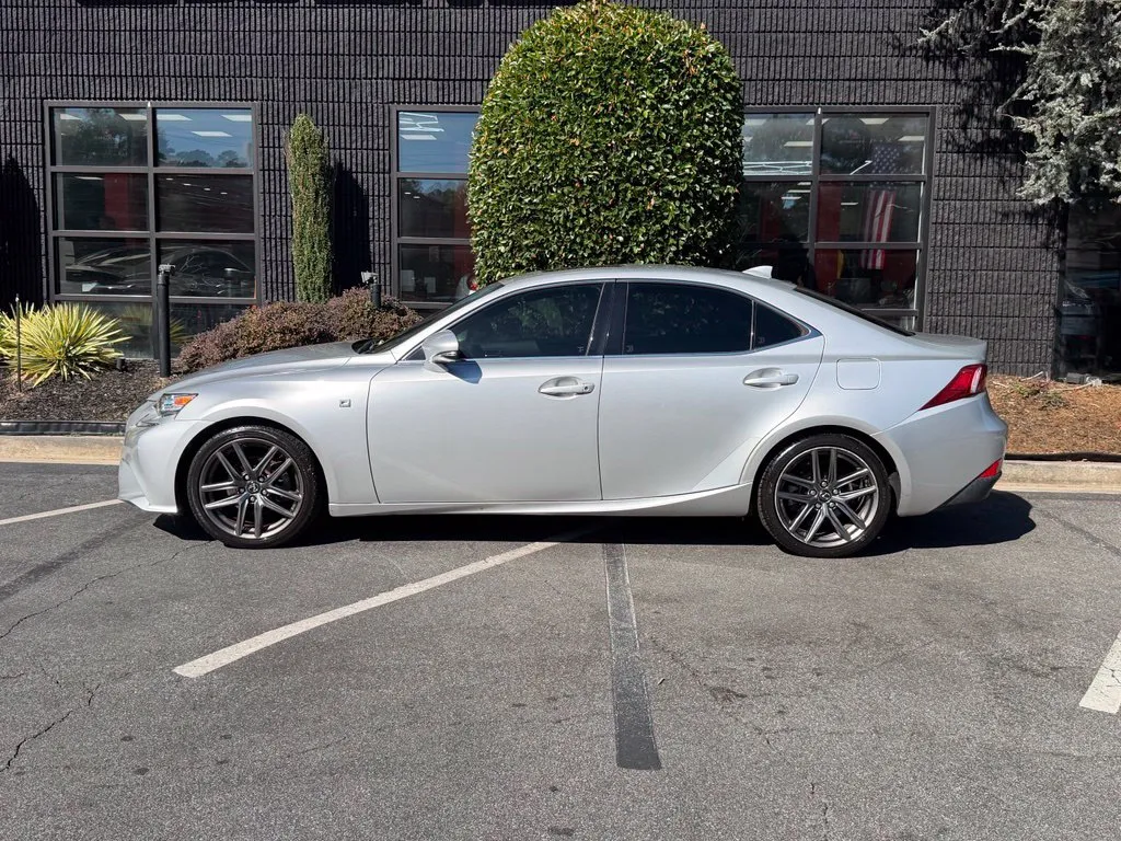 Lexus IS photo 9