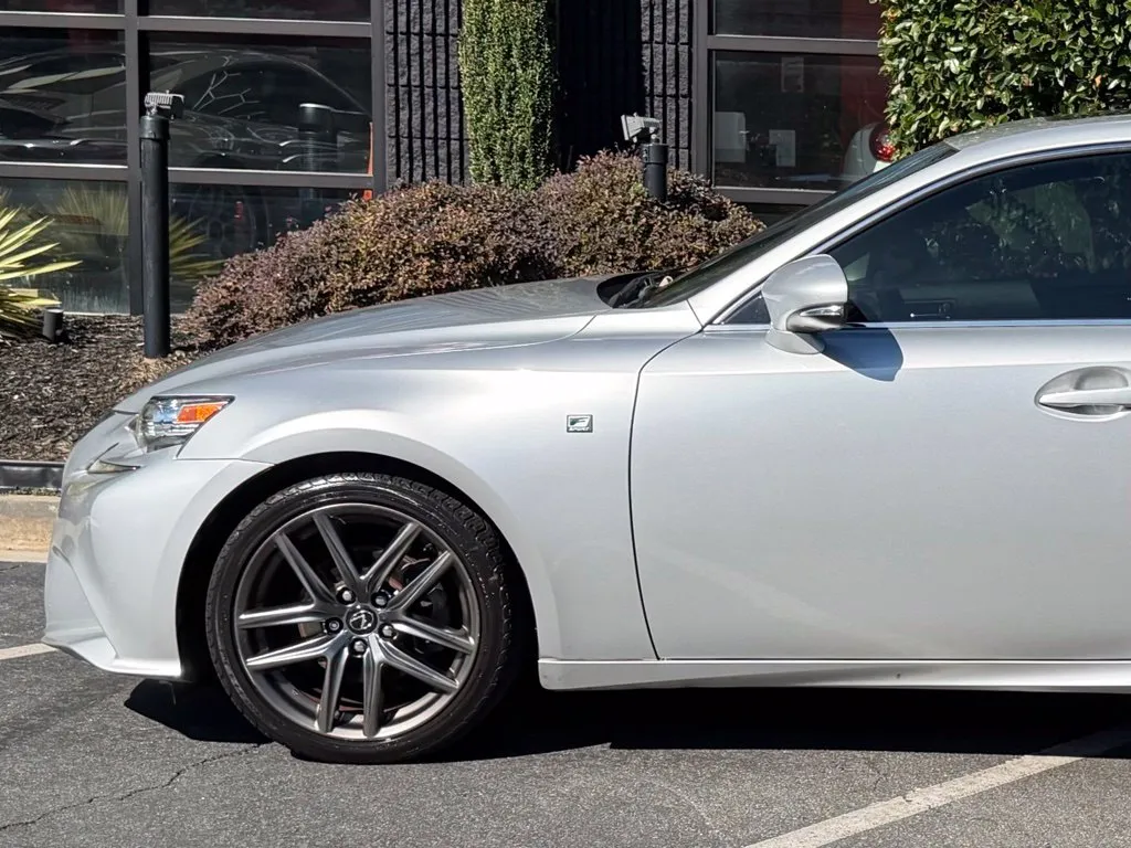 Lexus IS photo 10