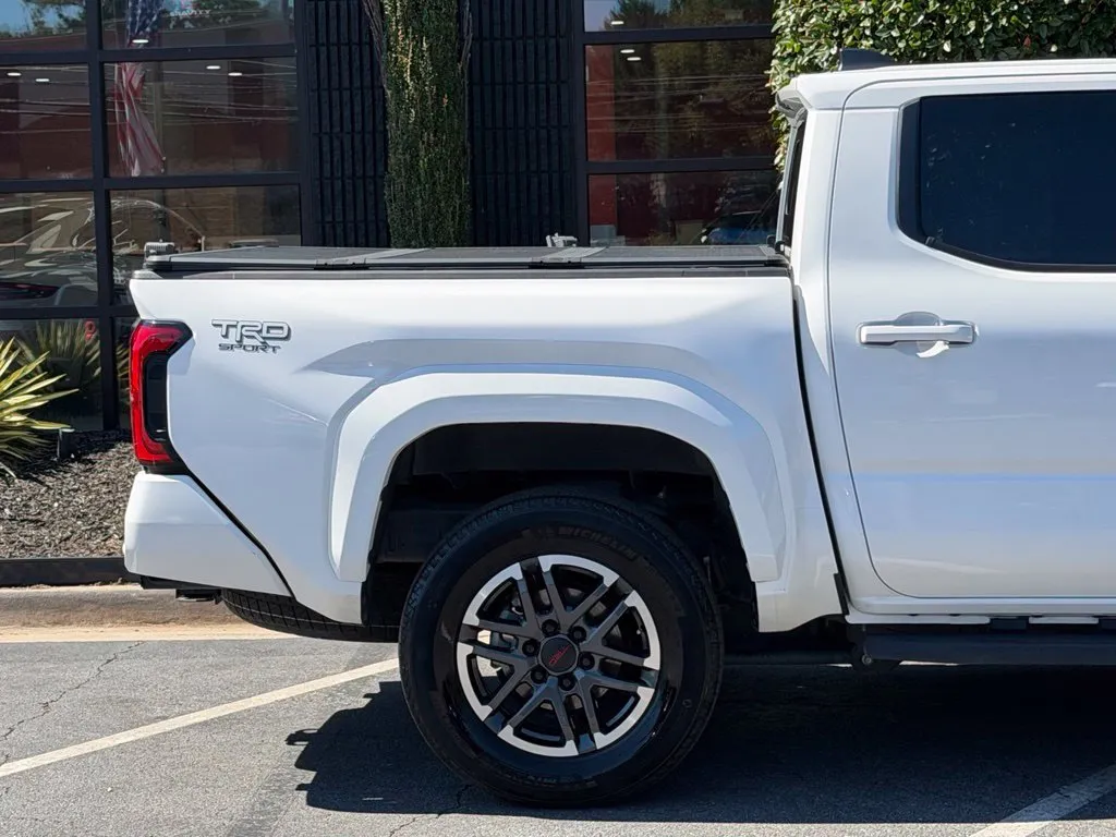 Toyota Tacoma photo 21
