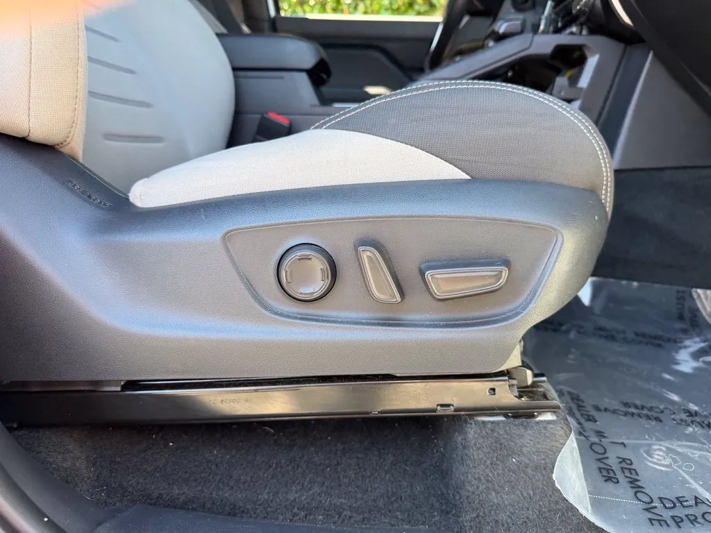 Toyota Tacoma photo 35