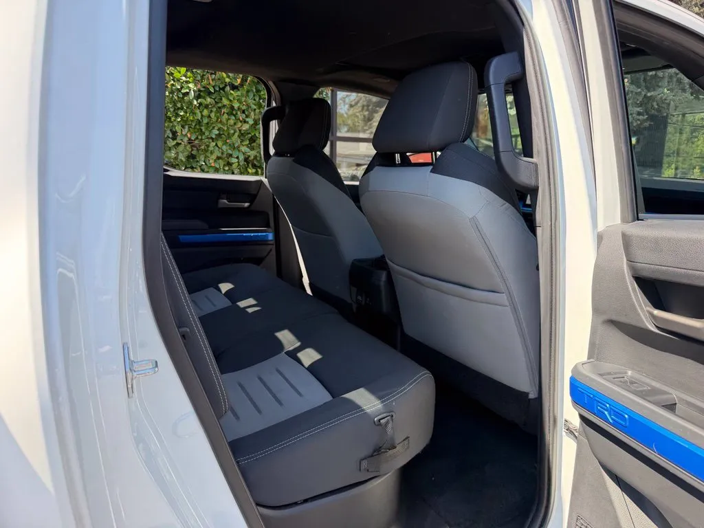 Toyota Tacoma photo 38
