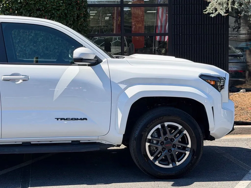 Toyota Tacoma photo 22