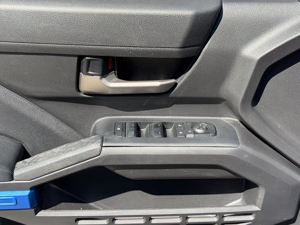 Toyota Tacoma photo 28
