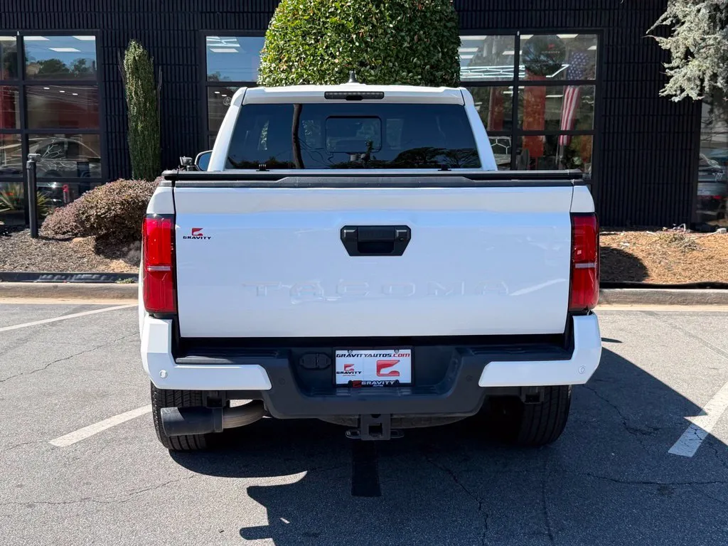 Toyota Tacoma photo 14