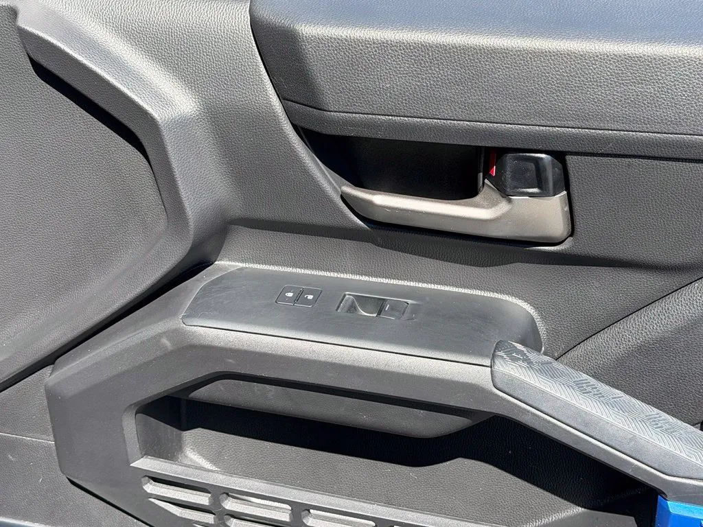 Toyota Tacoma photo 37