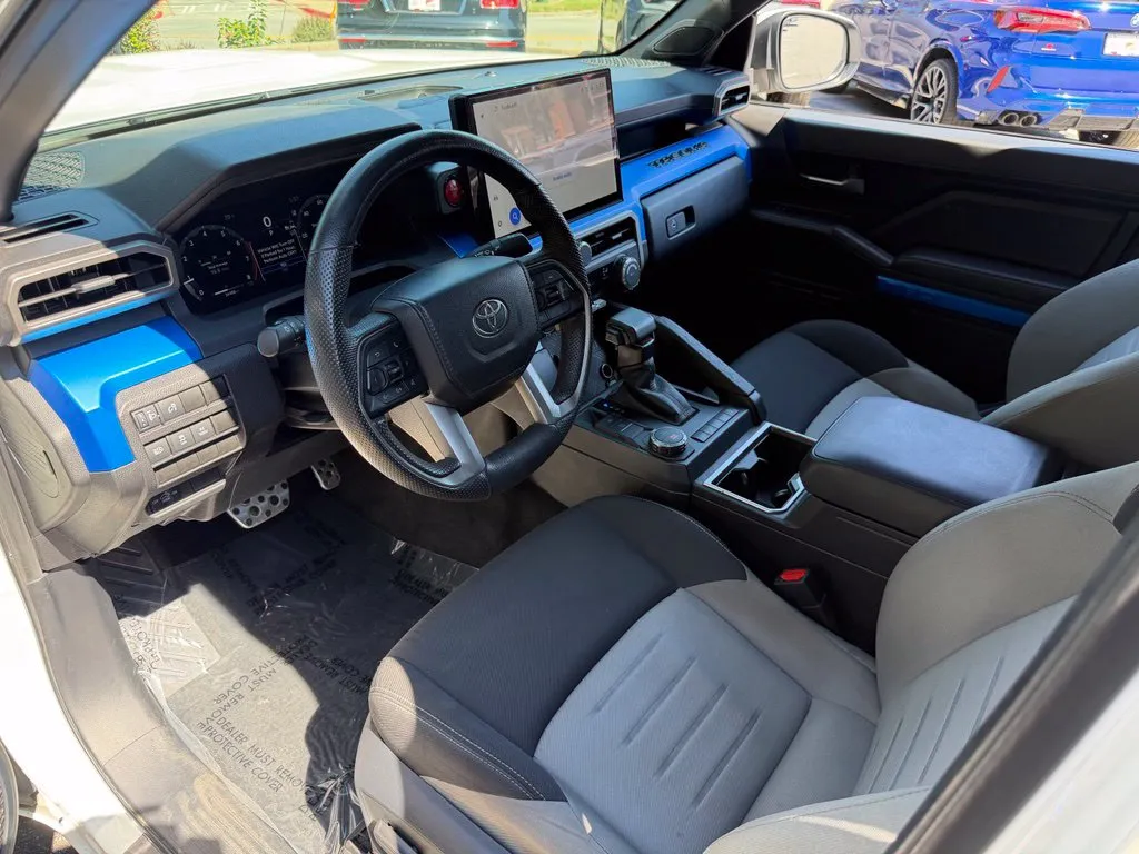 Toyota Tacoma photo 23