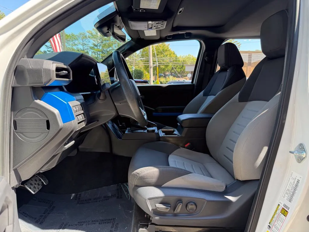 Toyota Tacoma photo 24