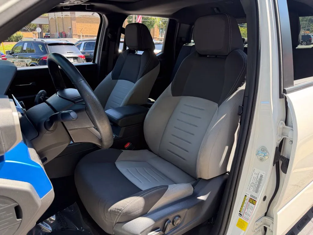Toyota Tacoma photo 25