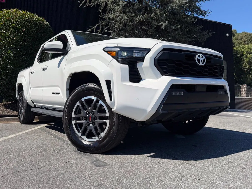 Toyota Tacoma photo 8