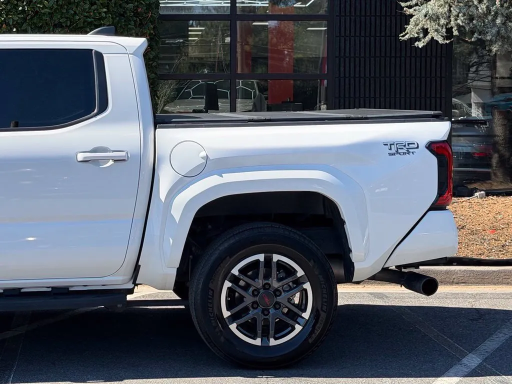 Toyota Tacoma photo 11