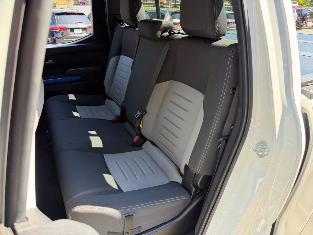 Toyota Tacoma photo 31