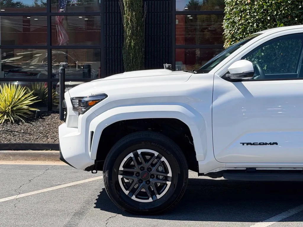 Toyota Tacoma photo 10