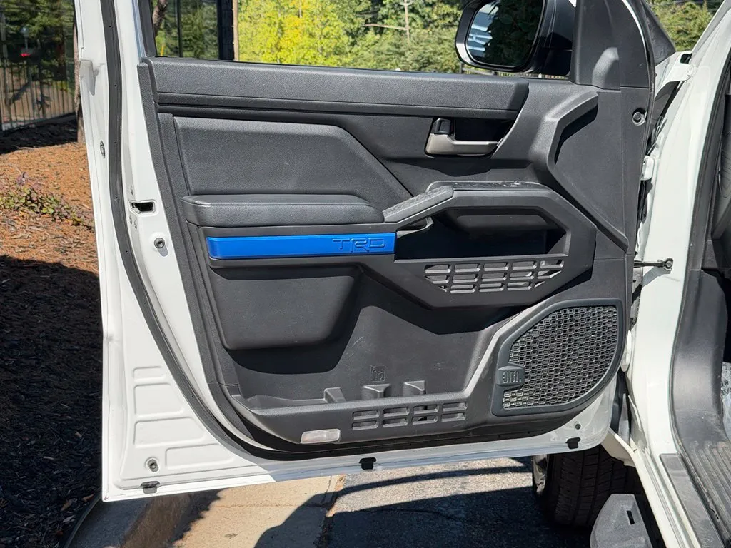 Toyota Tacoma photo 27