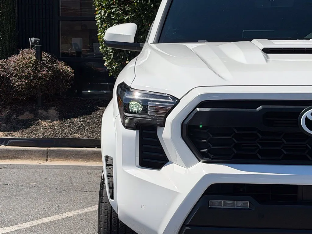 Toyota Tacoma photo 4