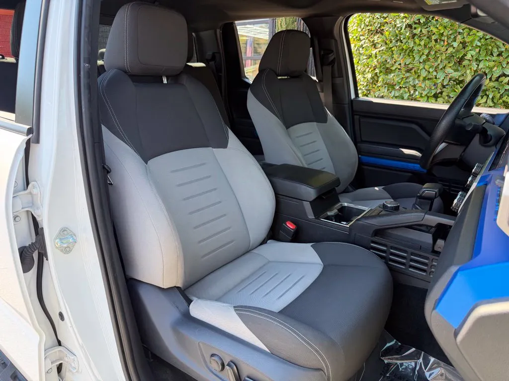 Toyota Tacoma photo 34