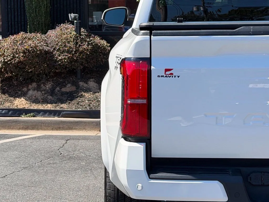 Toyota Tacoma photo 15