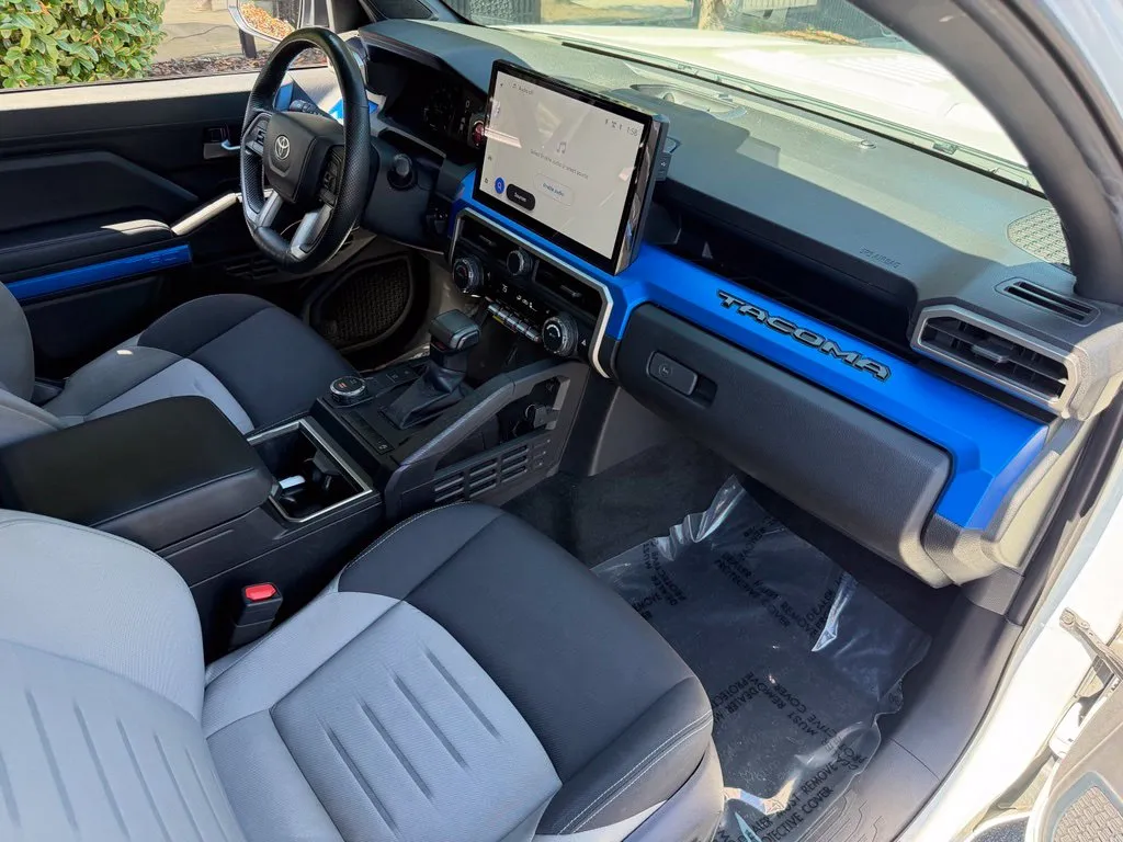 Toyota Tacoma photo 32