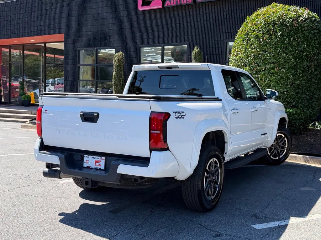 Toyota Tacoma photo 12