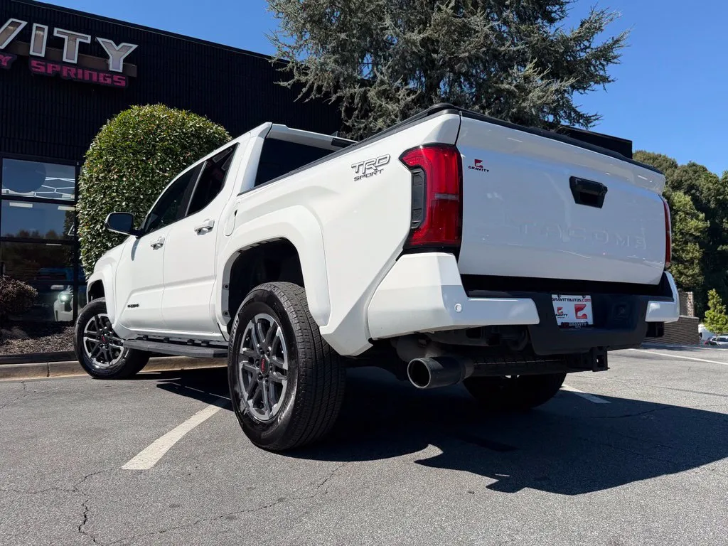 Toyota Tacoma photo 19