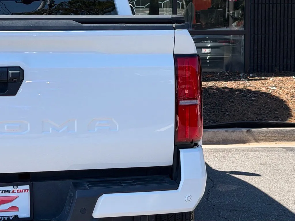 Toyota Tacoma photo 16