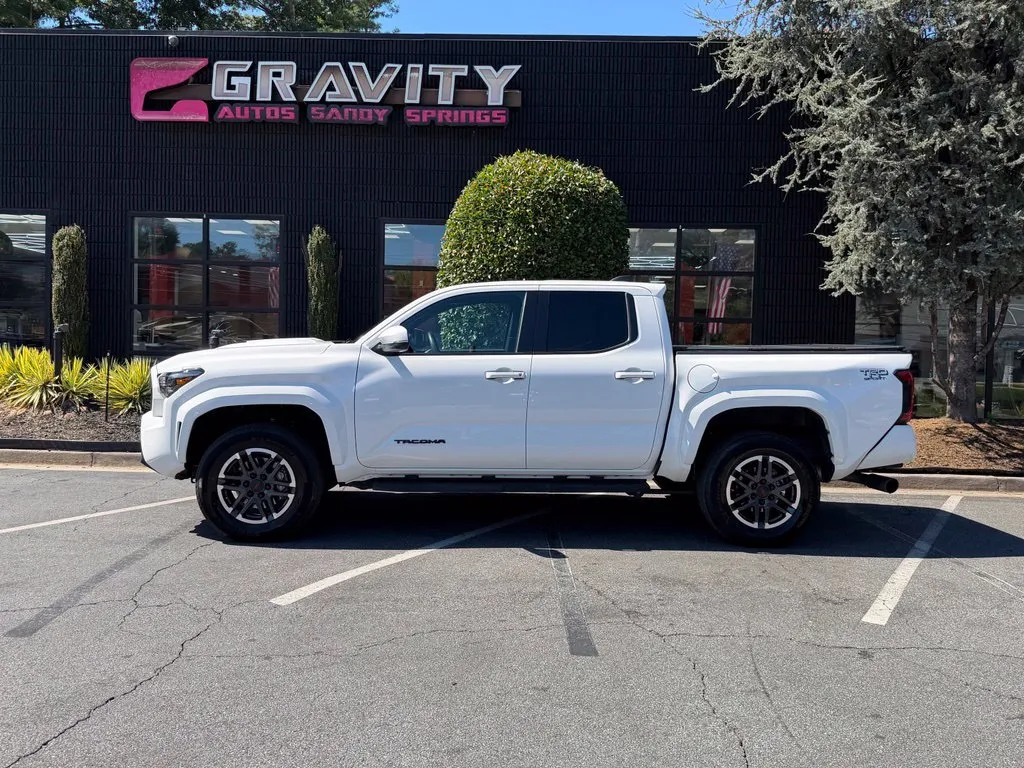 Toyota Tacoma photo 9
