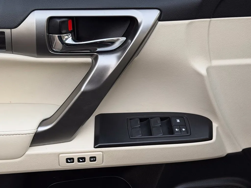 Lexus GX photo 30