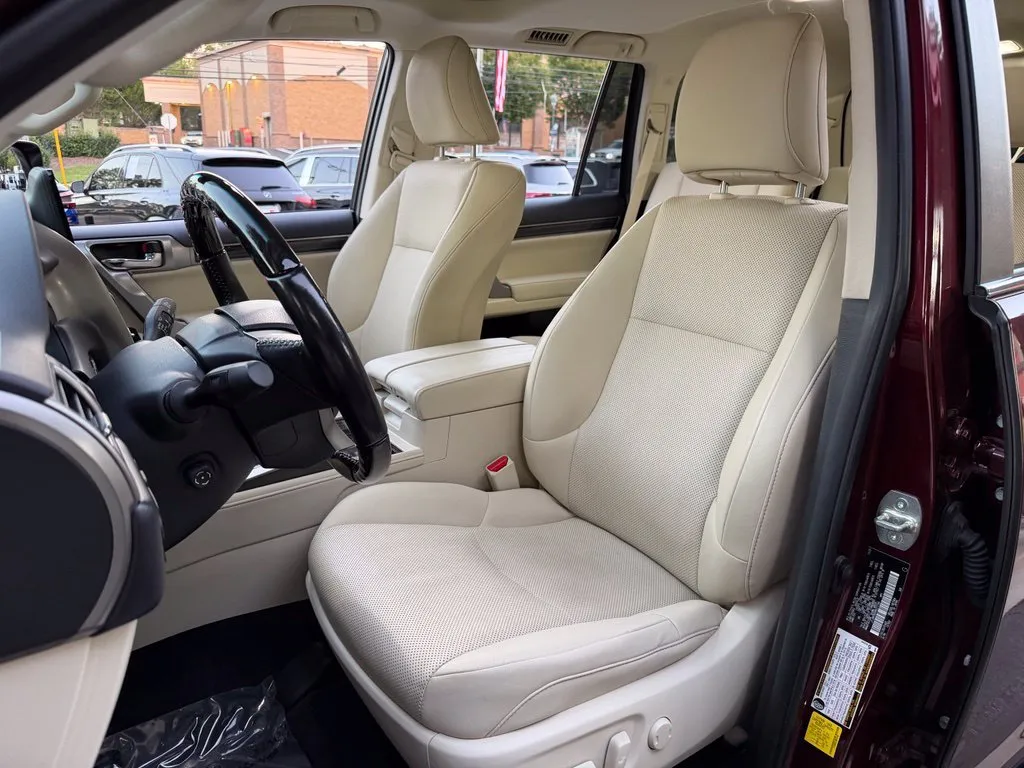Lexus GX photo 26