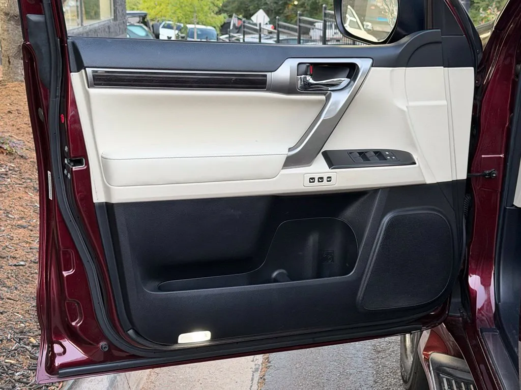 Lexus GX photo 29