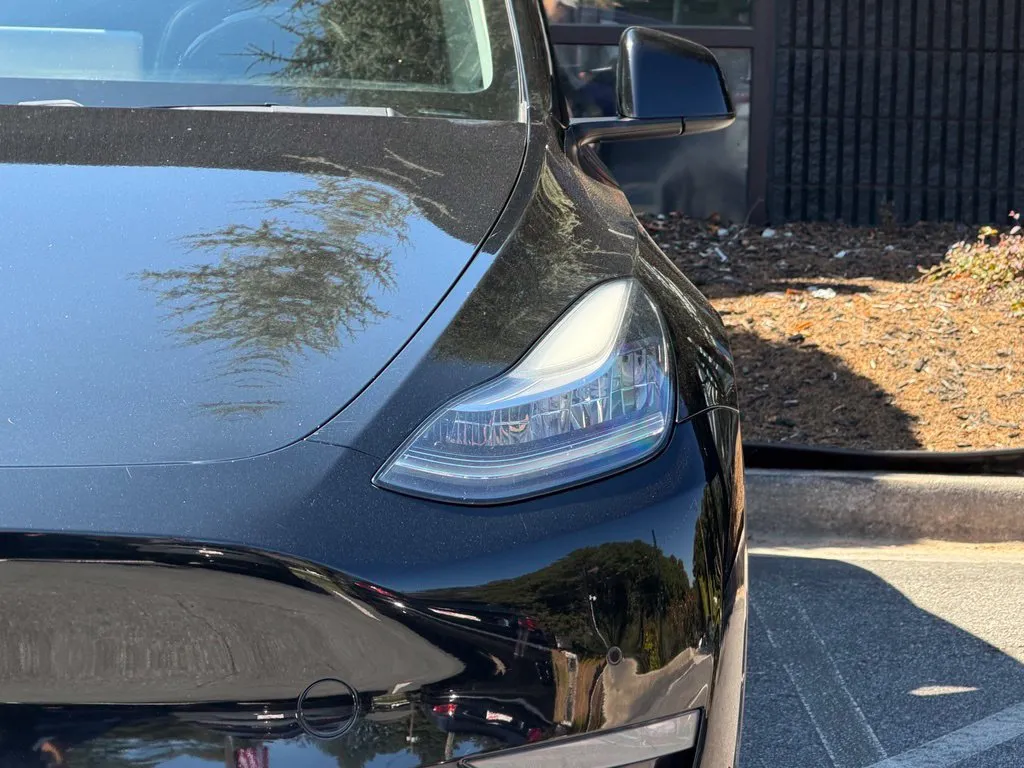Tesla Model Y photo 5