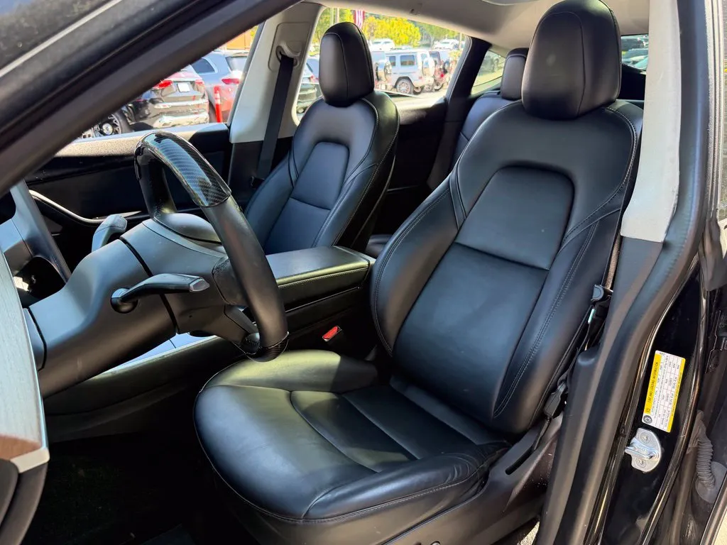 Tesla Model Y photo 26