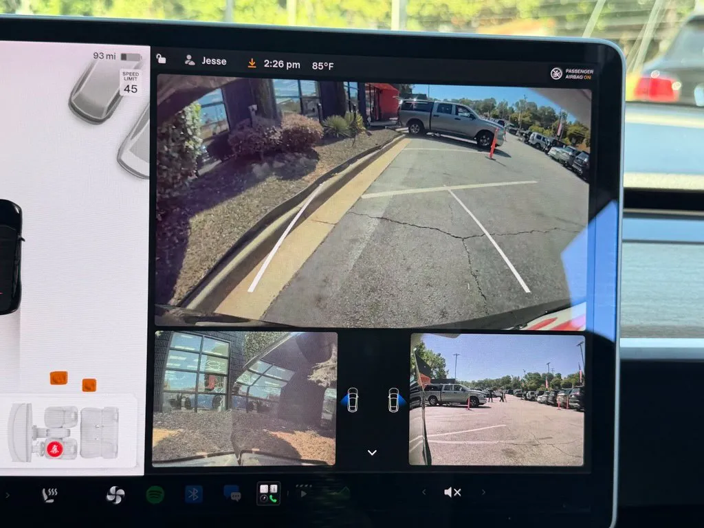 Tesla Model Y photo 52