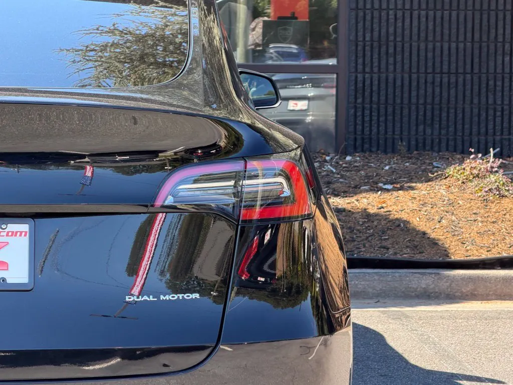 Tesla Model Y photo 16