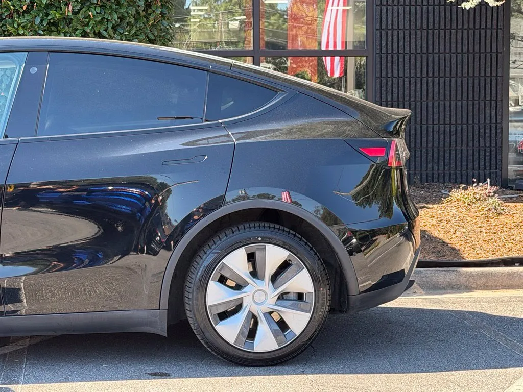 Tesla Model Y photo 11