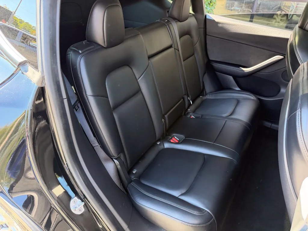 Tesla Model Y photo 40