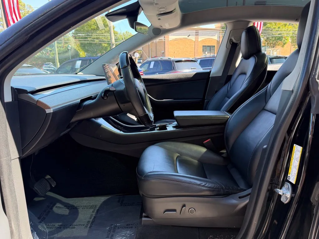Tesla Model Y photo 25