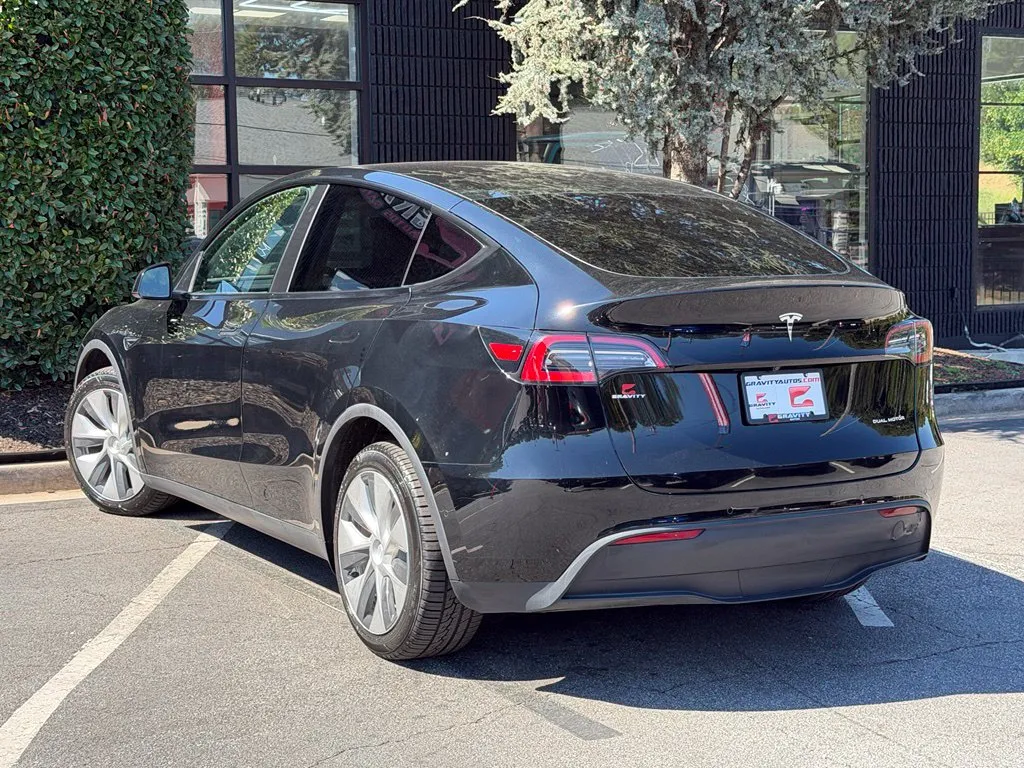 Tesla Model Y photo 19