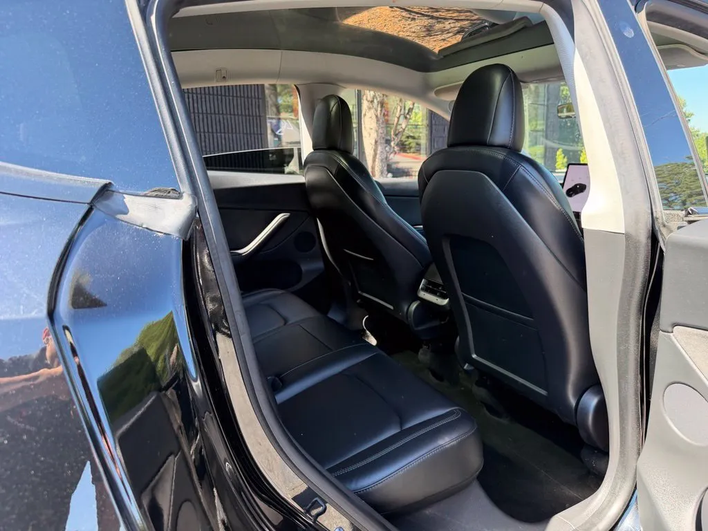 Tesla Model Y photo 39