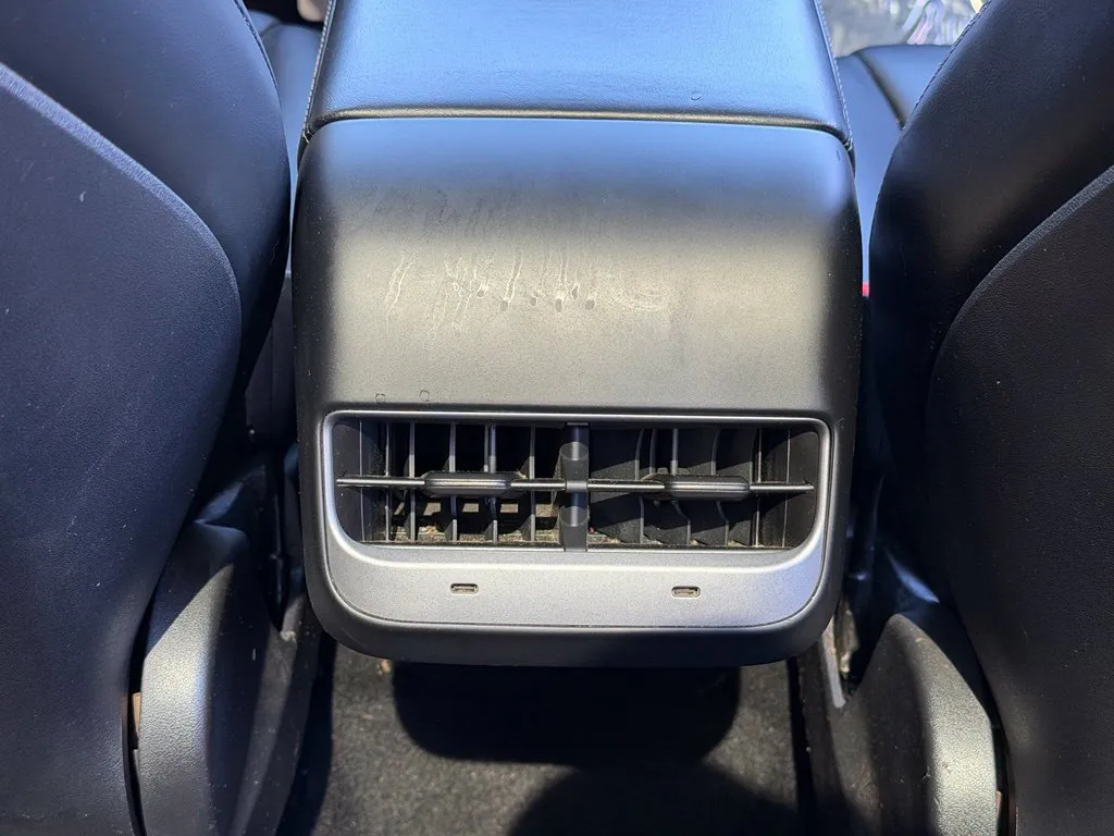Tesla Model Y photo 50