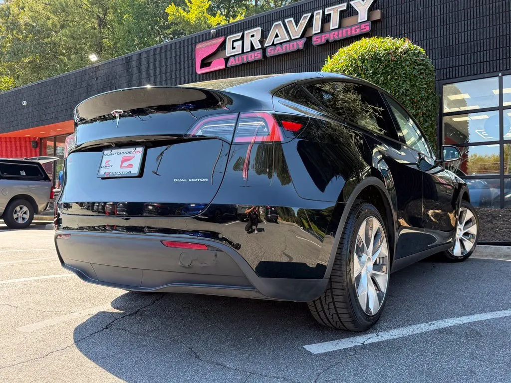 Tesla Model Y photo 13