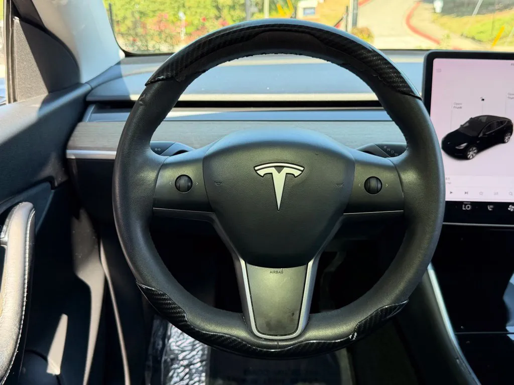 Tesla Model Y photo 44