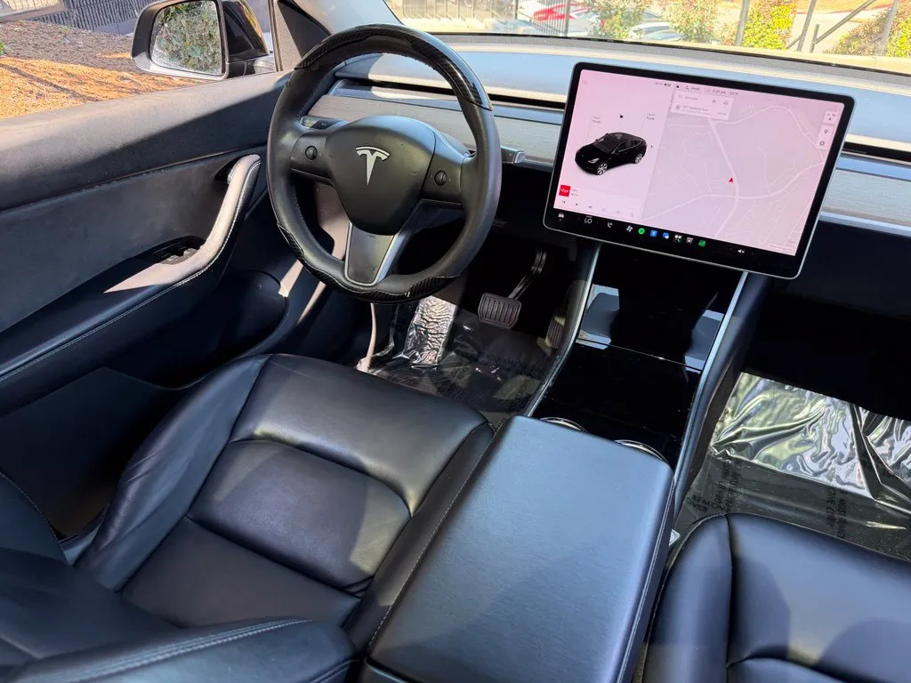 Tesla Model Y photo 42