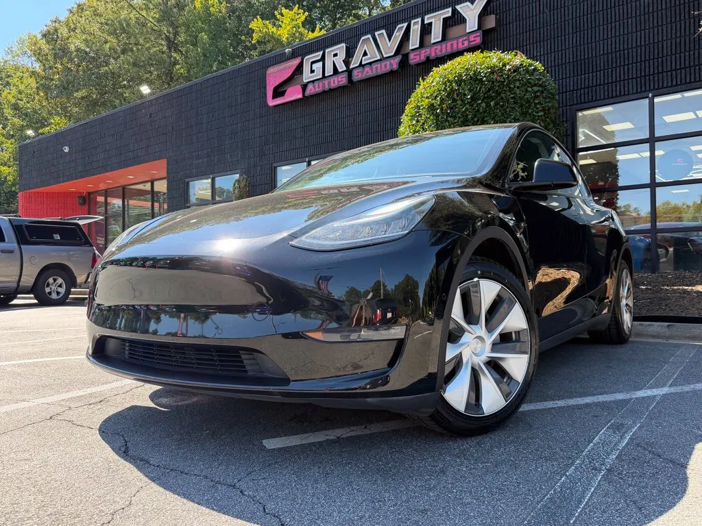 Tesla Model Y photo 2
