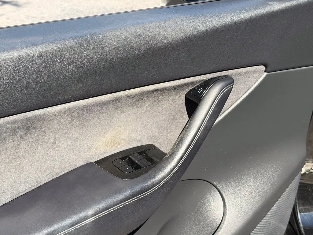 Tesla Model Y photo 29